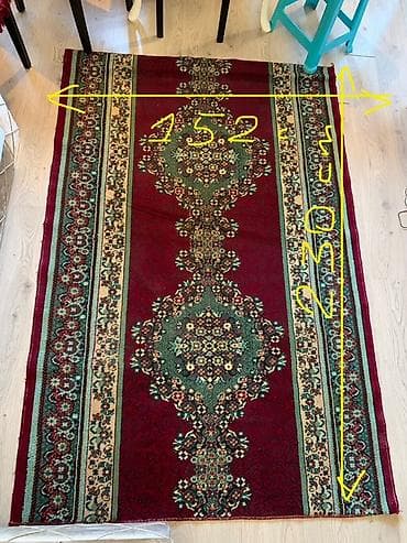 qedimi pullarin alinmasi: Xalça – klassik naxışlı, qırmızı əsaslı - Ölçü: təxminən 152 sm (eni) — 1