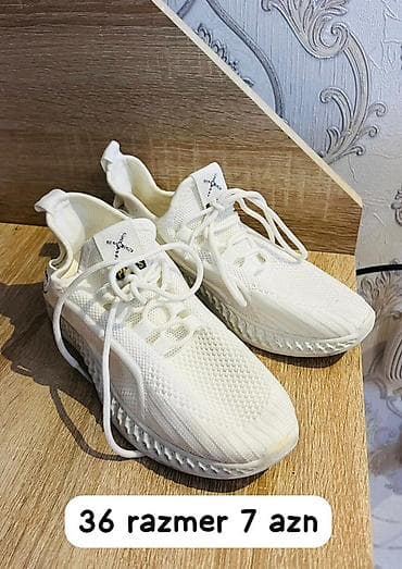 Ağ rəngli idman ayaqqabısı - Ölçü: 36 - Qiymət: 7 AZN (şəkildə