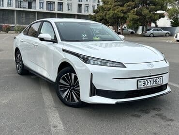 bmw x7 2009: Changan Qiyuan A05: 1.5 l | 2024 il 24085 km Sedan — 12