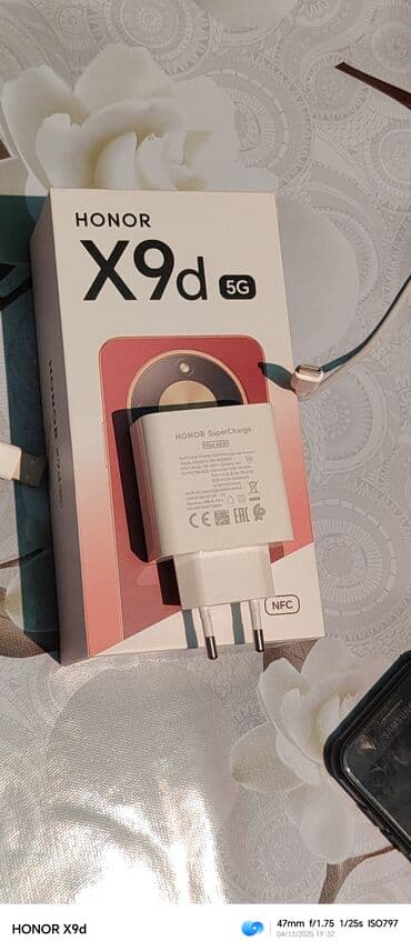 продаётся ноутбук запечатанный абсолютно новый привозной из америки: Honor X9c, цвет - Красный, Две SIM карты — 8