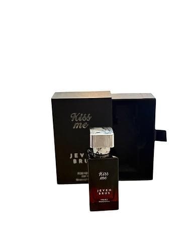 ayaqqabilar kisi ucun: Kiss Me Jeven Brus – kişi ətiri (EDP) - Həcm: 50 ml (1.7 fl. oz.) - — 4