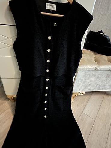 hicab donlar: Brend: Chanel Model: Qolsuz qara paltar Ölçü: 40 (etiket üzərində — 2