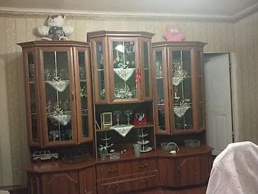 moyka skaf: Qonaq otağı üçün klassik üslubda böyük servant-mebel dəsti. Dəst — 1
