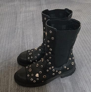 cəkməcə: Qadın üçün qara dəri çəkmə – rok/boho üslubunda, dizayna görə fərqli — 4