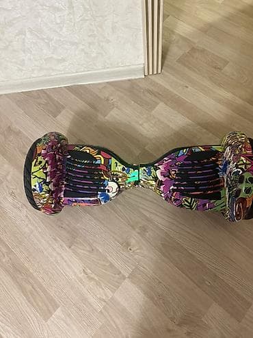 Rəngarəng qrafiti dizaynlı hoverboard (segway) təqdim olunur. Model — 2