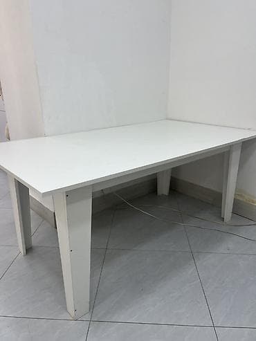 мох: Ağ rəngli masa - Minimalist dizayn: düz, geniş üst səth və dördbucaq — 3
