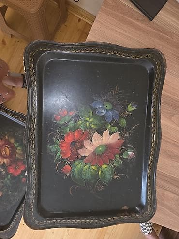 dam: Hand-painted metal serving trays (set of 2) - Material: Metal - — 2