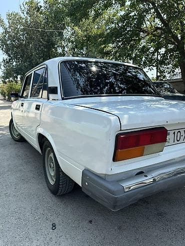 avto lizing: VAZ 2107 sedan – klassik ağ rəng, 4 qapı, arxa ötürücülü. Ili 2005 — 1