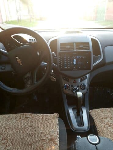 qadın üçün maşınlar: Chevrolet Aveo: 1.4 l | 2012 il 193600 km Sedan — 3