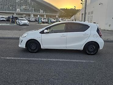 tesla disk: Toyota Aqua (hibrid) – ağ rəng, 5 qapılı hetçbek. Texnologiya və — 5