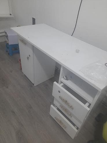Düz masa, Polkalı, Siyirməli, Parlaq laminat