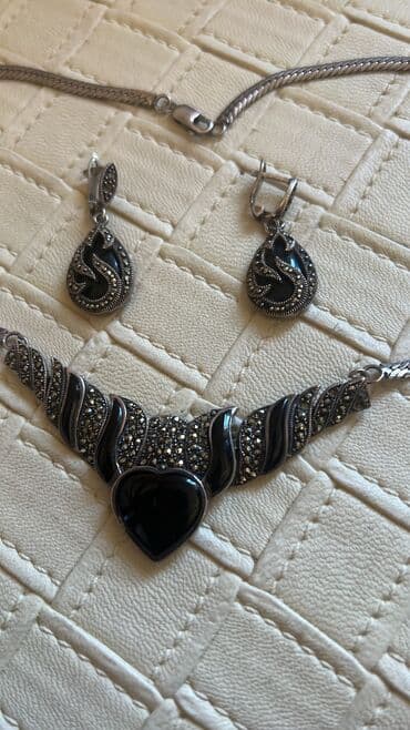 qolbaq gumuş: Dəstə daxildir: Boyunbağı, Sırğa, Gümüş — 2