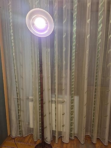 Torşer tipli döşəmə lampası - Üstə doğru işıq yayan “torşer” dizaynı