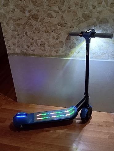 Uşaq üçün elektrik skuter - Rəngli LED işıqlarla təchiz olunmuş — 2