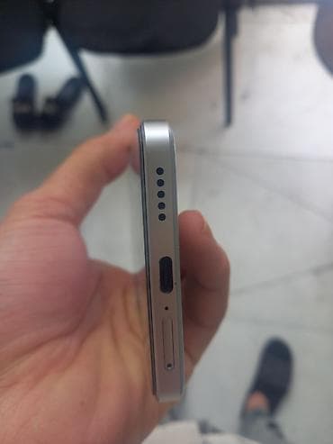 kreditde olan telefon: Smartfon – gümüş rəngdə, düz kənarlı metal gövdə Çox təcili satılır — 1