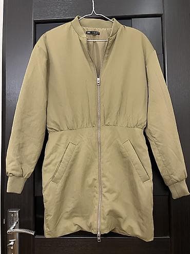 ZARA devetüyü rəngli, uzunqol bomber don. Ön hissədən fermuarla