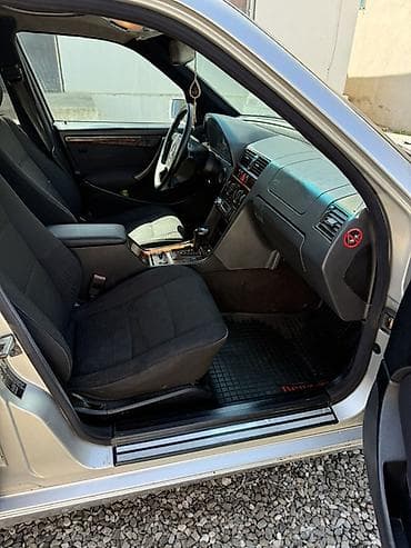 bmw e36 angel: Mercedes-Benz C-Class: 2.2 l | 2000 il Sedan — 2