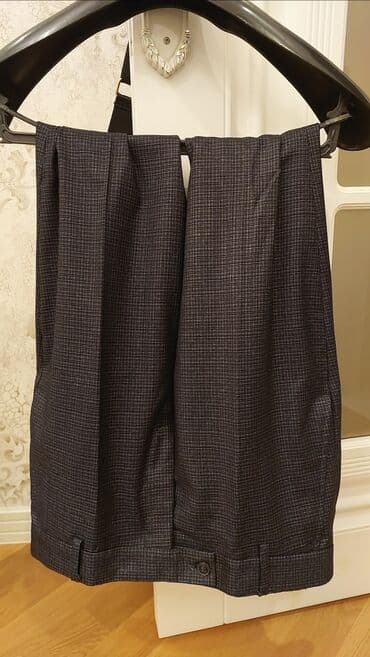 kişi ucun klassik qara kostyum: Kişi kostyumu – 3 hissəli dəst (pencək, jilet, şalvar) Brend: KONSEY — 3