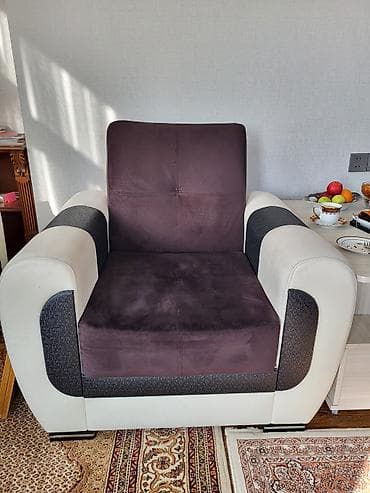 kamp stulu: Dəst satilir 250 azn. Ayrı ayrı istəyən olsa divan 150 azn kreslolar — 2