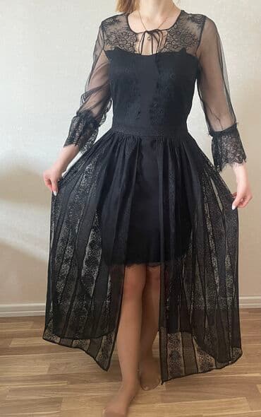 узбекское платье со штанами: Gözəl ziyafət donları, hər biri 15 manat. 38-40 ölçü — 10