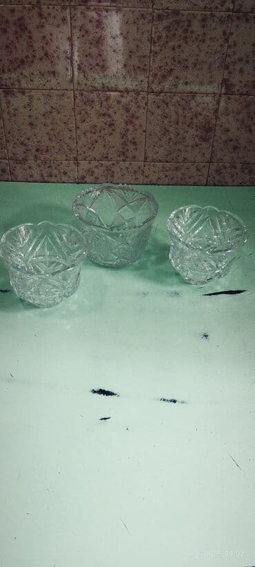 deniz ucun cetirler: Ortada olan qab satildi. 2 dene cut qalib — 1