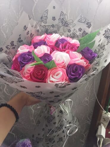 qızıl gül buketi: Məhsul: Dekorativ gül buketləri Təsvir:0553817438 nömrəsi ile elqe — 4