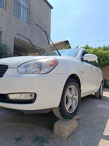 passat disk: Hyundai Accent (sedan), ağ rəng. Texniki xüsusiyyətlər və təchizat: - — 2