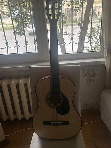 Klassik akustik gitara - Korpus: ön panel açıq rəngli ağac, yanlar və — 3