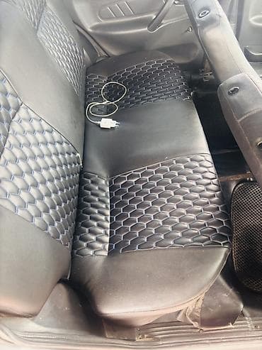 vaz sukan: Lada Samara sedan - Kuzov: boz rəng, klassik kvadrat faralı ön — 3