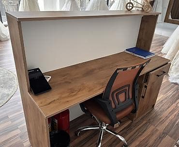 Sifarişlə mebel: Taxta-imitasiyalı resepsiyon/qarşılama masası - Material: Laminat/MDF — 2
