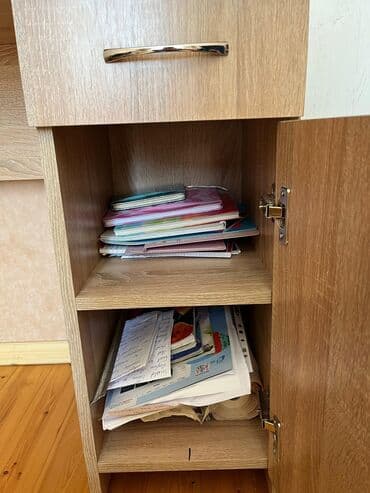 Tofas: Yazı masası, İşlənmiş, Dördbucaq masa — 4