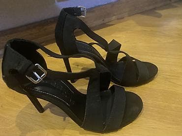 eclat mon: Bershka qadın ayaqqabısı – qara rəngli, zərif yüksək dabanlı sandal — 1
