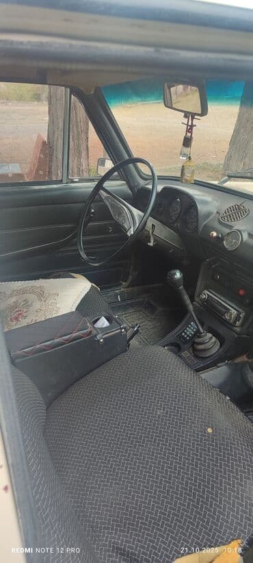 variator sürətlər qutusu: VAZ 2106 sedan - Kuzov: bej rəng, 4 qapı, klassik xrom buferlər - — 5