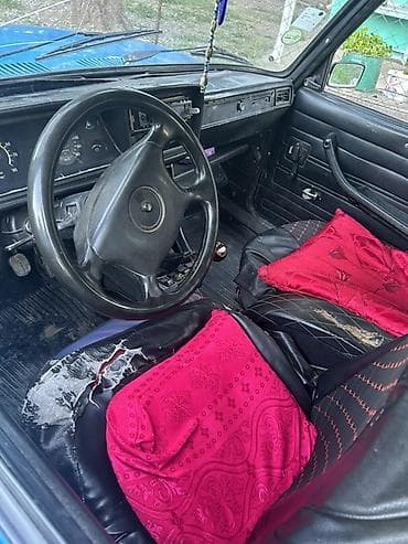 passat b5 ekran: VAZ 2107 sedan – klassik “Jiquli” dizaynı ilə mavi rəngdə. Texniki və — 3