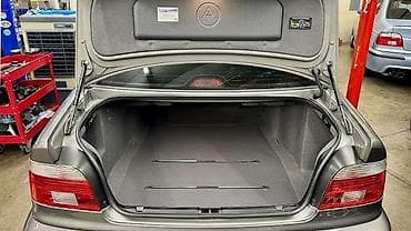 bağaj: Bmw e39 bagaj xalcasinin rezinleri sekilde isarelediyim yerde olur — 4