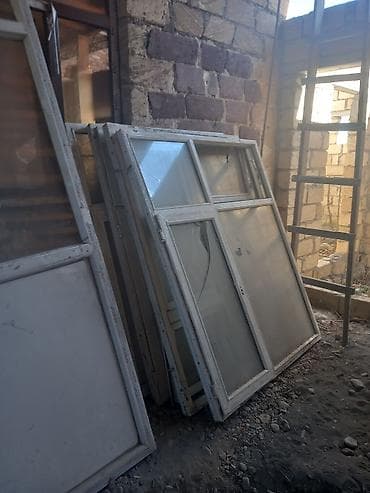 Məhəccərlər: PVC pəncərə–qapı blokları - Material: ağ rəngli PVC profillər, şüşə — 3