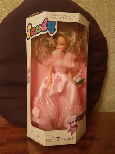 сколько стоит лабубу в азербайджане: ● K U K L A ● Təzə. Çin istehsalı. Hündürlüyü - 33 sm. Qiyməti - — 1