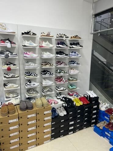 dibçək rəfi: 4 ədəd dolablı vitrin, güzgü və kassa masası dəyərindən ucuz qiymətə — 2