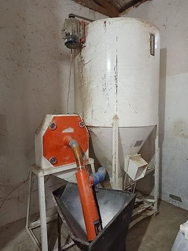 heyvan yemlərinin satışı: Yem hazırlama avadanlığı komplekti Göy 3000 azn Ağ 4000 azn Mikseller — 3