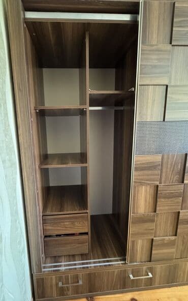 Ütüləmə lövhələri: İkinəfərlik çarpayı, Dolab — 1