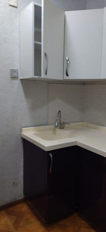 шкаф купе угловой в спальню: 3 qapılı güzgülü şkaf - Rəng: krem/bej tonları, dekorativ qızılı — 12