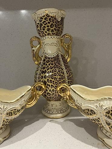 qab qacaqlar: Leopar naxışlı keramika dekor dəsti - Tərkib: 3 hissə — 1 ədəd böyük — 4