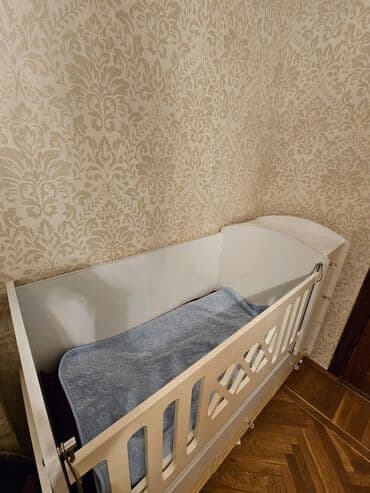 oğlan tortu: Oğlan və qız üçün, İşlənmiş, Dördbucaq, Beşik, Matras ilə, Yellənmə mexanizm ilə — 1