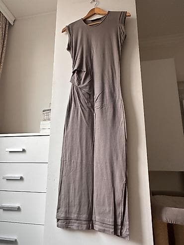 libas: Qadın uzun don – bej/boz rəng - Model: qolsuz, dairəvi yaxalı - — 1