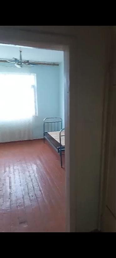 əcəmidə satılan evlər: Ecemide metronun düz yanında 3 otaqlı ev 5/4.400 manata makler haqqı — 5