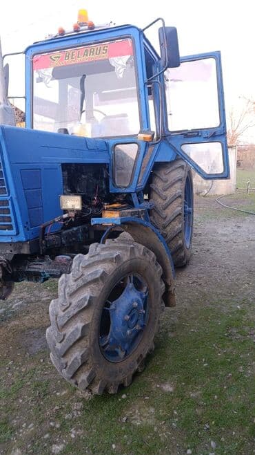 Кольца: Belarus MTZ seriyalı təkərli traktor Xüsusiyyətlər: - Rəng: mavi, tam — 2