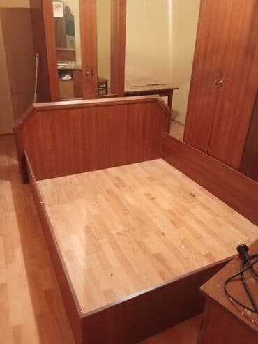 qoz sındıran: İkinəfərlik çarpayı, Dolab — 1