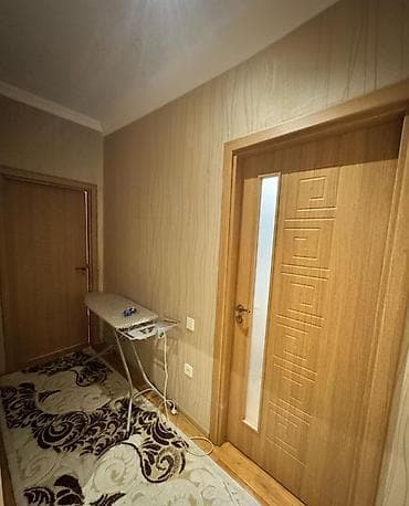 Nizami Moll, Nizami metronun garşisinda arxitektur daş binadir — 5