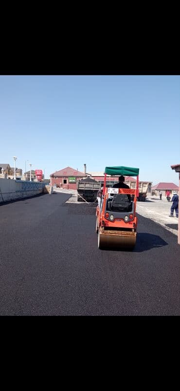 həyət qapsı: Asfalt döşəmə xidməti - İsti asfaltın səpilməsi və vibroval ilə — 2