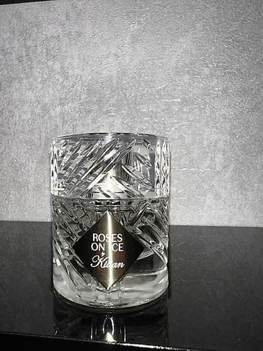 By Kilian Roses On Ice uniseks ətir Sadece 1 defe vurulub. Qutusu